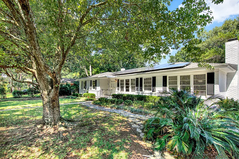 4 bed, 3.0 bath, 2000 sqft, $3,850 — Photo 4