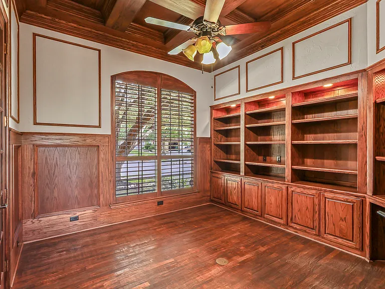 1224 Crockett Dr — Photo 7