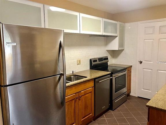 4th image of 1400 Gandy Blvd N Unit 1005