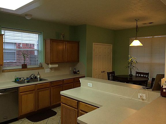 Nice breakfast bar area.