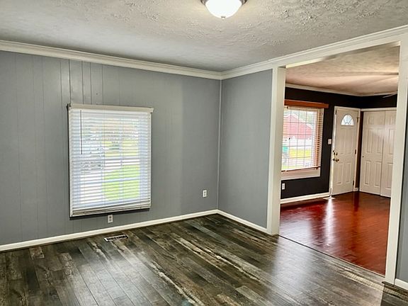 4th image of 34 Berkshire Dr