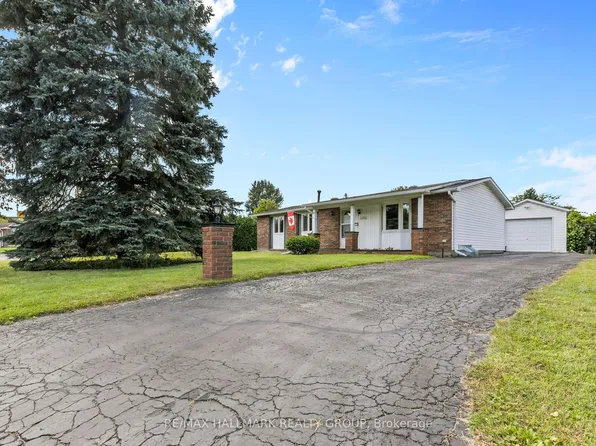 2376 Blackstone Cres, Ottawa, ON K1B 4H2