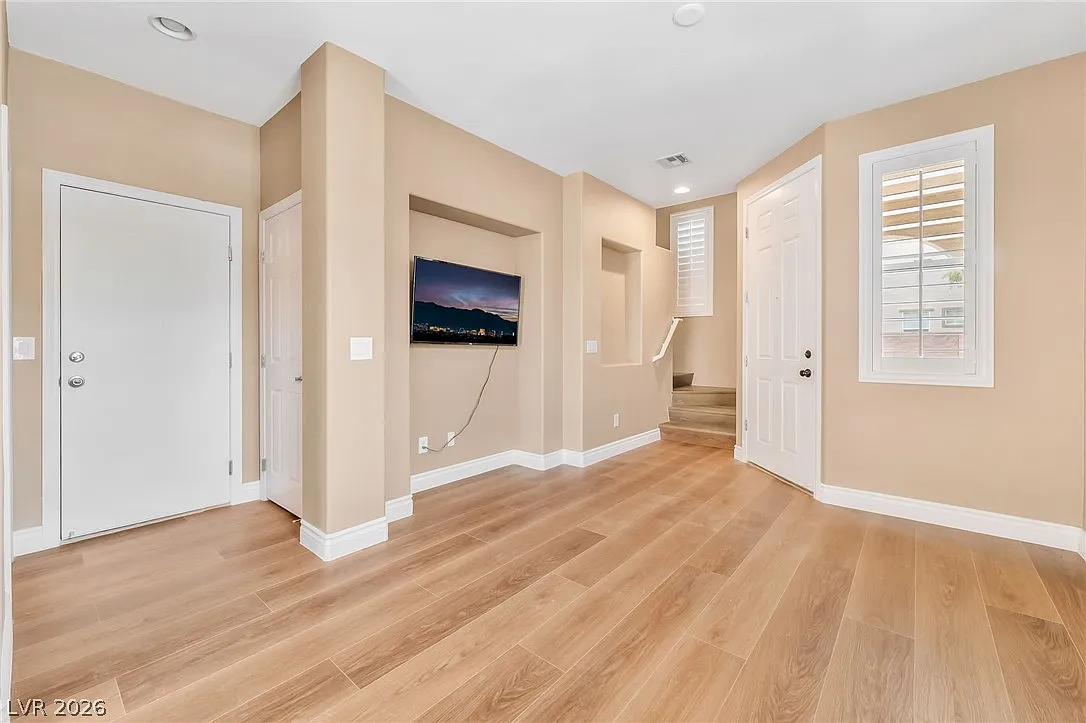 3 bed, 2.5 bath, 1283 sqft, $2,150 — Photo 4