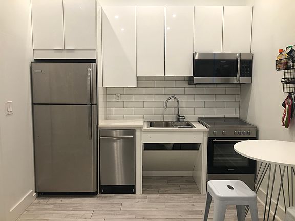 3rd image of 1132 N Hope St #1A