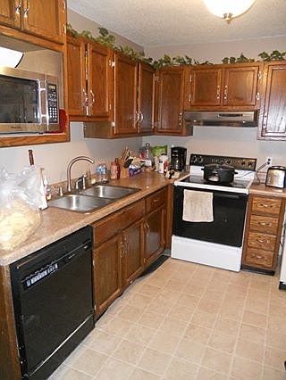 Kitchen - angle 1