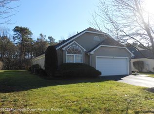 21 Rosewood Dr, Lakewood, NJ 08701