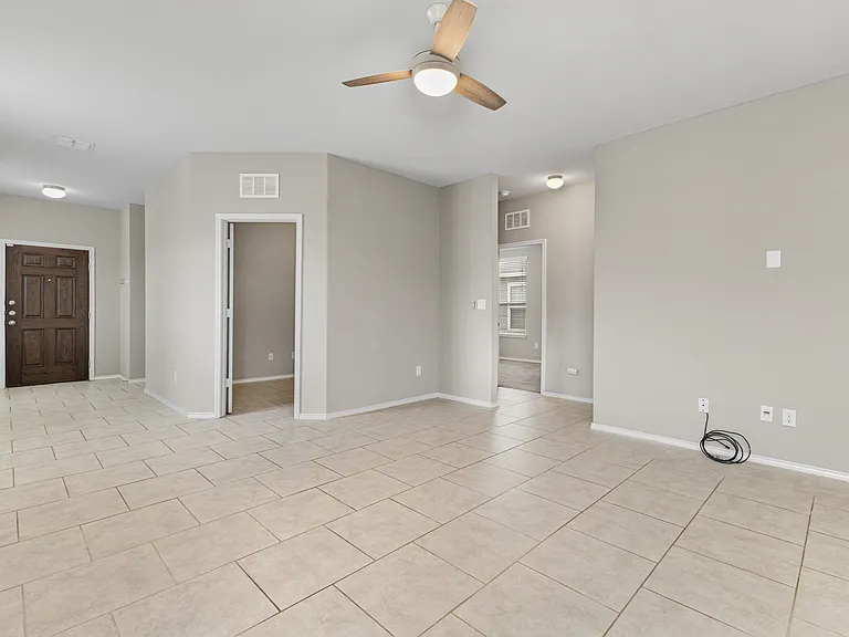 10719 Noble Cyn — Photo 29