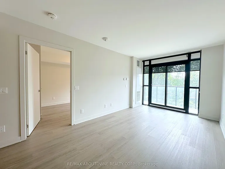 3385 Dundas St W #303 — Photo 5