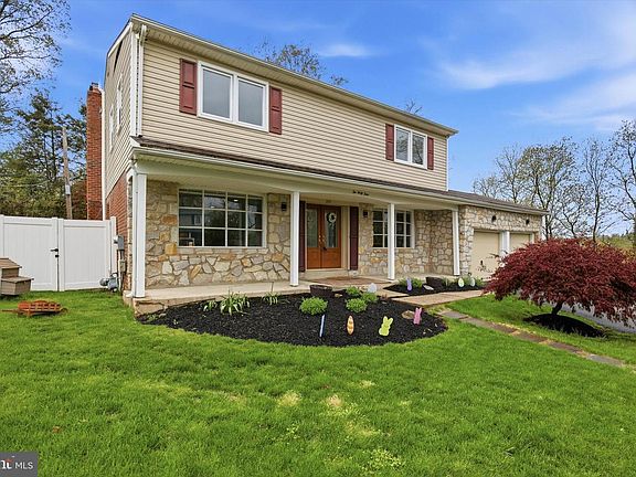 3rd image of 244 Kirk Dr