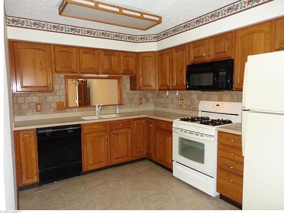 4th image of 120 Waters Edge Dr