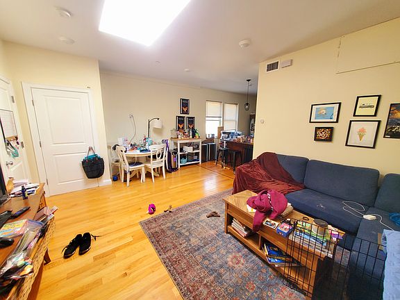 3rd image of 549 Washington St #5
