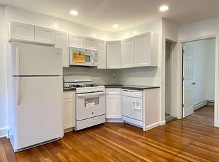 20-40 32nd St #1F, Astoria, NY 11105