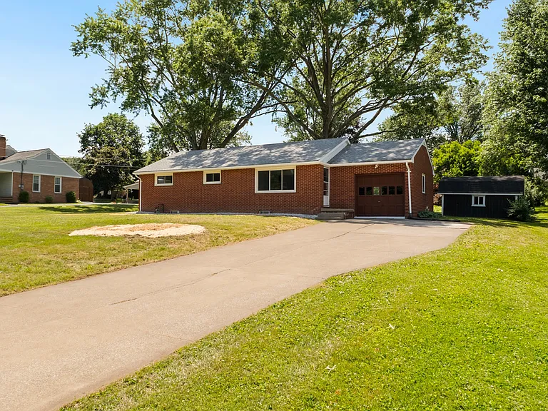 Valley View Dr — Photo 25