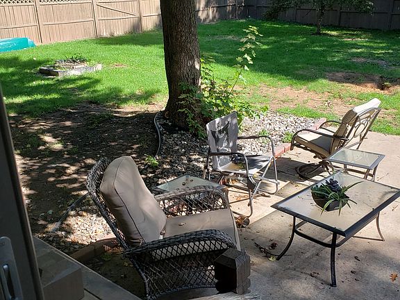 4th image of 233 Easton Ln