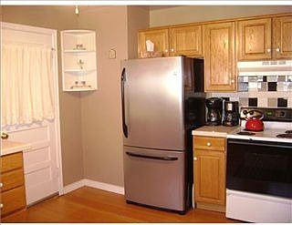5th image of 843 Parkhill Dr