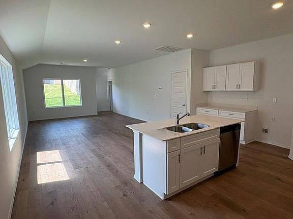 4th image of 1213 Saddle Dr