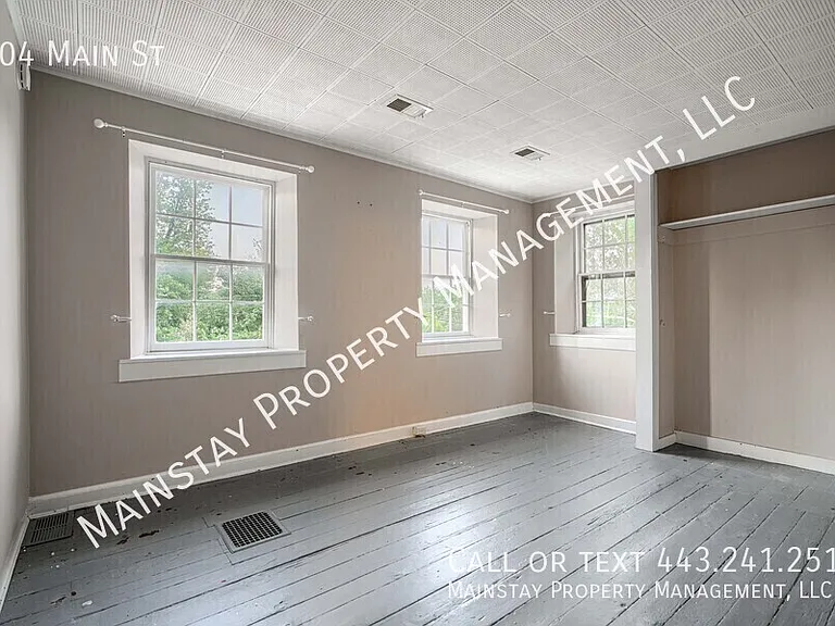 704 Main St — Photo 18