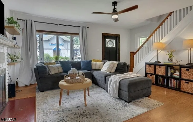 3 bed, 2.0 bath, $4,100 — Photo 3