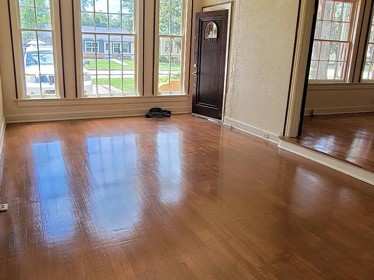 2440 Laurel St — Photo 4