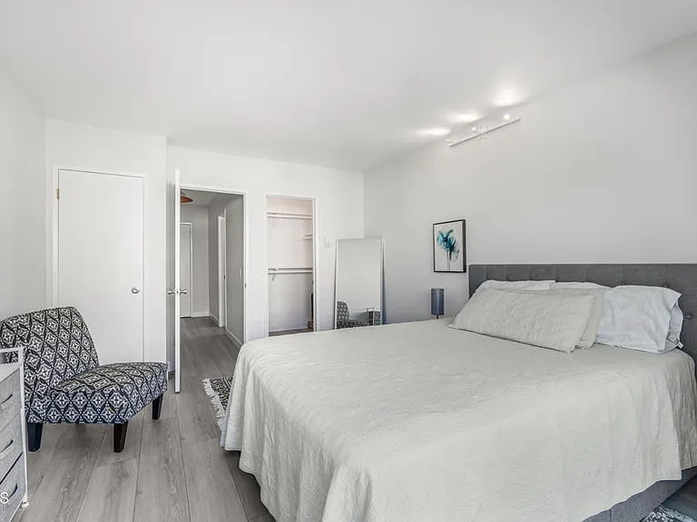 304 E Surfside Dr — Photo 16