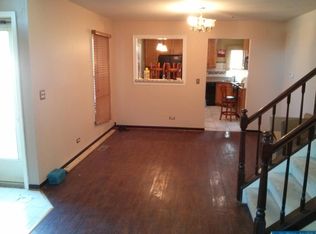 23 Jackson Ln, Streamwood, IL