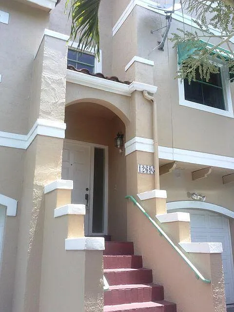 3 bed, 3.5 bath, 1848 sqft, $3,500 — Photo 2