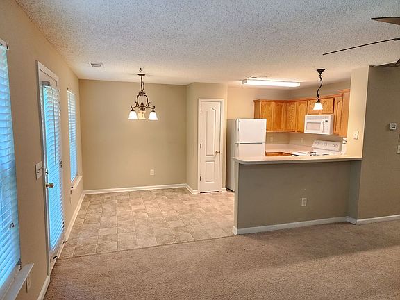 4th image of 276 Fox Creek Blvd