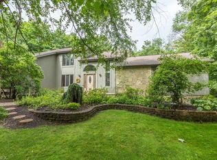 8260 Hermitage Rd, Concord Township, OH 44077