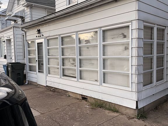 2nd image of 174 Penn St