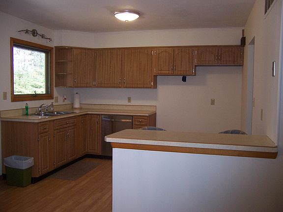 4th image of 20 Hatfield Ave