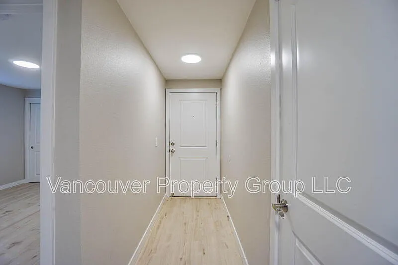 Building Photo - 4420 Gibbons St #B