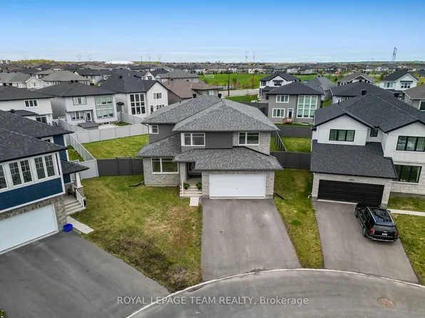 408 Gidran Cir, Ottawa, ON K2V 0P8