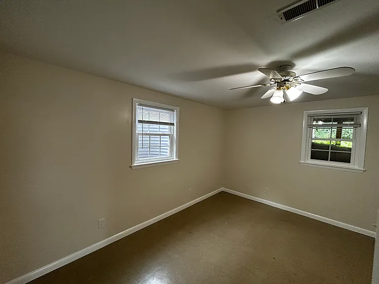913 Rockland Ave — Photo 7