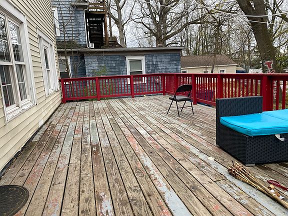3rd image of 212 University Dr
