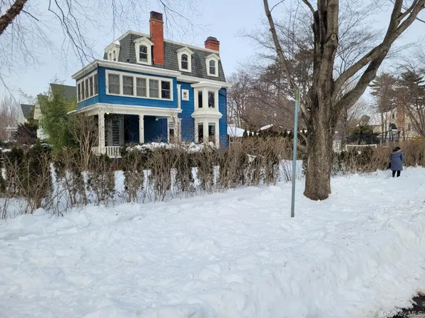 41 Hilton Avenue, Garden City, NY 11530