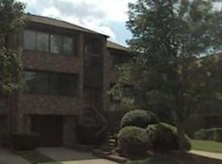852 Fairways Dr, Oakmont, PA 15139