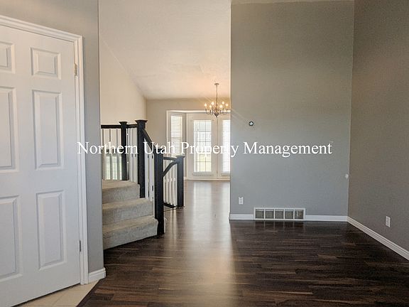 2 Front Room_06122025