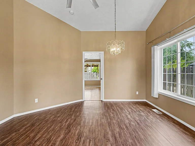 1075 Mildred Ln SE — Photo 11