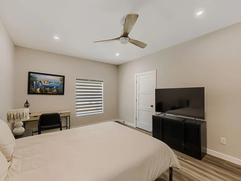 8815 Sharpview Dr — Photo 14