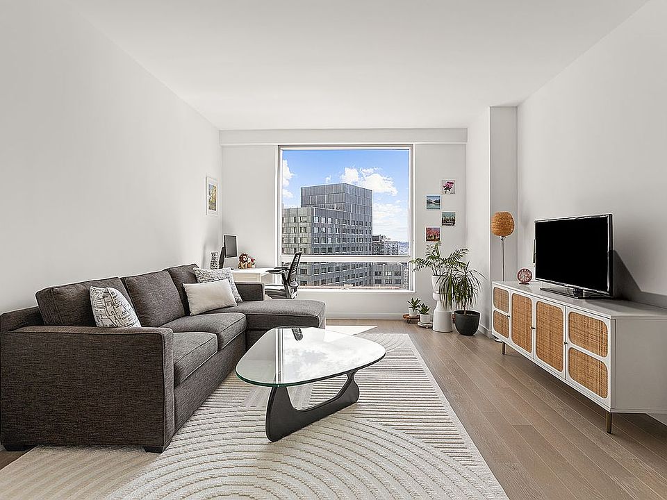 1st image of 1 City Point APT 20C
