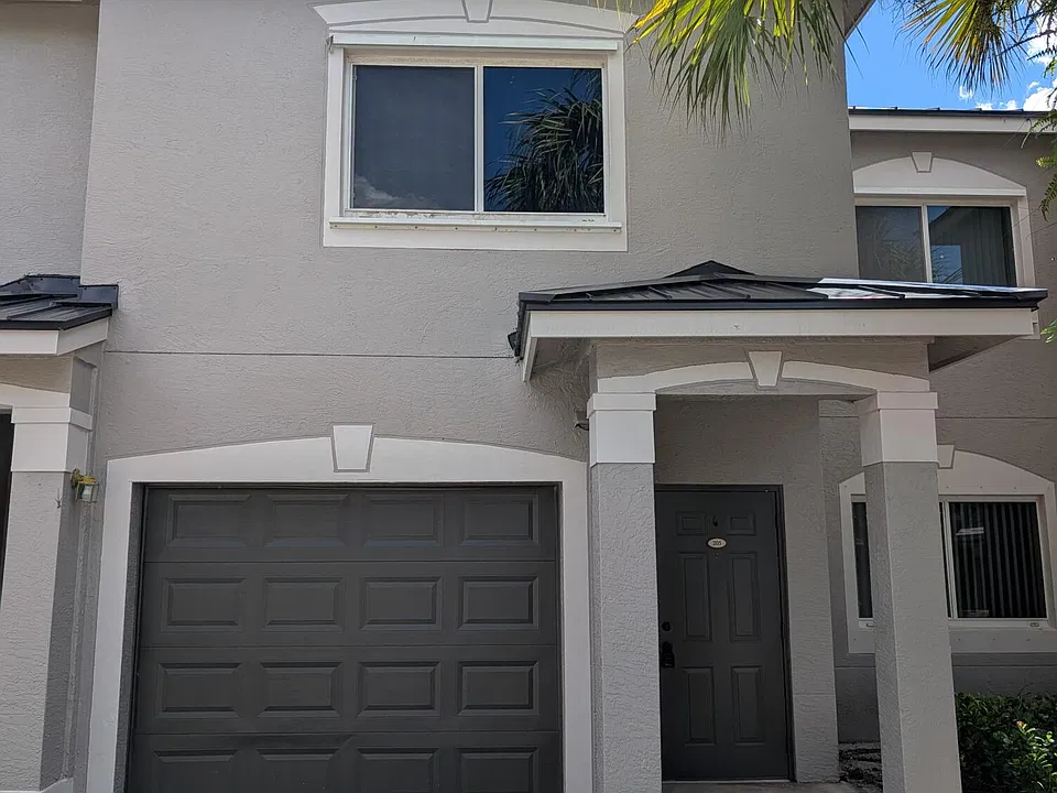 280 Crestwood Cir #205