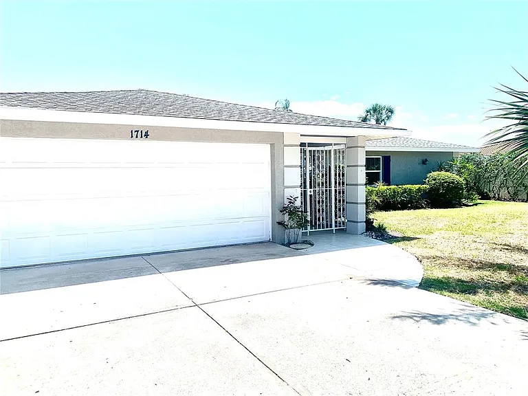 1714 Meadowood St — Photo 73