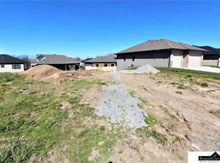 7605 S 78th St, Lincoln, NE 68516