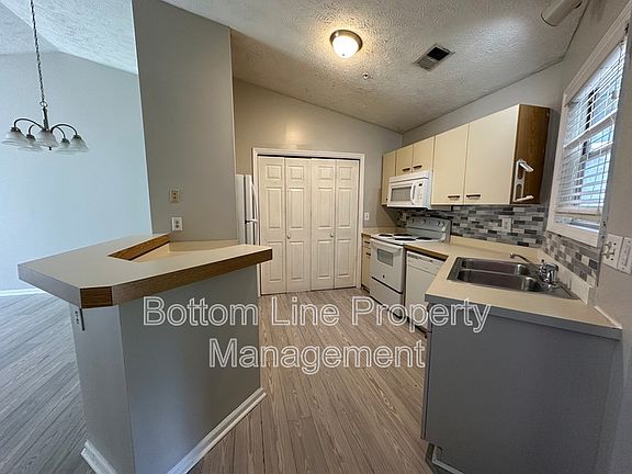 4th image of 942 Stewarts Creek Dr APT 8