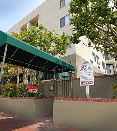 2nd image of 4420 Ensign Ave APT 402