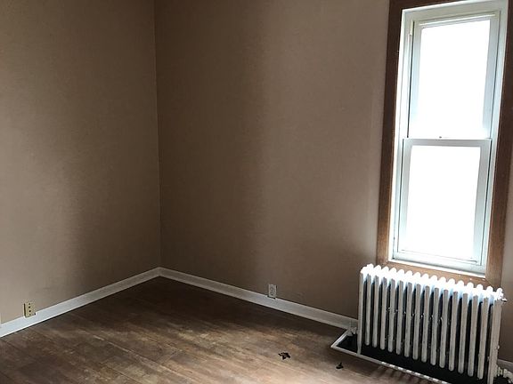 4th image of 27 W 18th St
