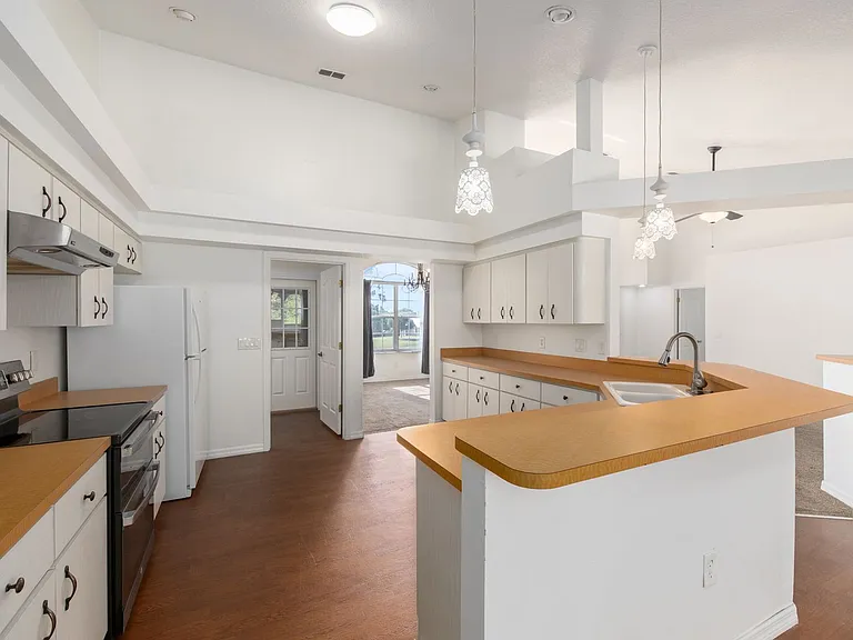 7860 SW 204th Ave — Photo 8