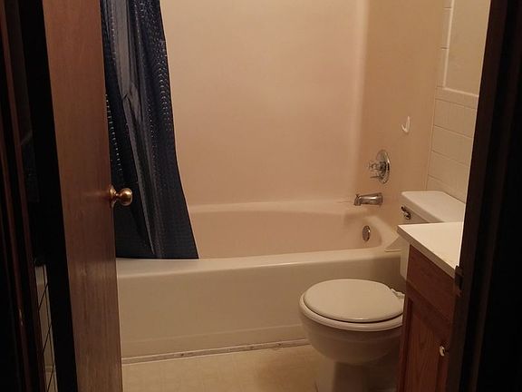 3rd image of 560 NE Park Ln #A