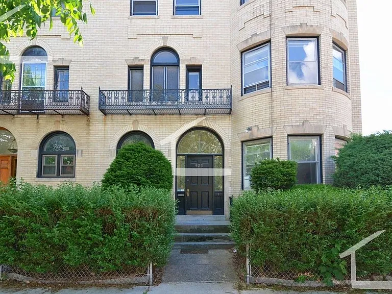 923 Beacon St #3 — Photo 1