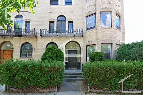 923 Beacon St #3 Photo 1